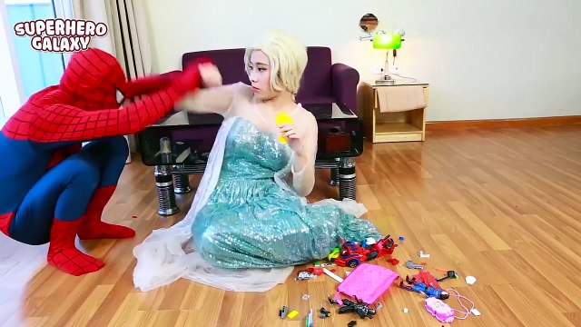 Frozen Elsa KIDNAPPED and COOKED IN POT By Vampire! w/ Spiderman Batman Superhero Fun IRL