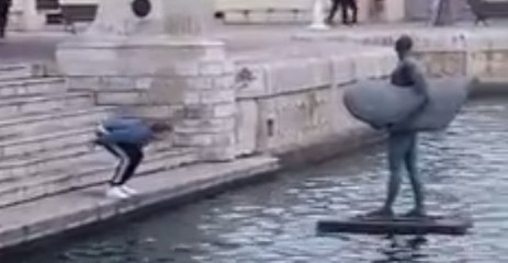 Tourist Takes Leap to Reach Waterfront Statue in Alicante