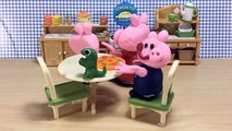 Peppa Pig Play-Doh Stop-Motion Toilet Training Georges New Dinosaur Pizza Dinner FC Barce