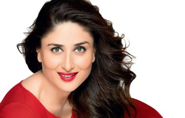 Famous Bollywood Actress Kareena Kapoor In Award Show