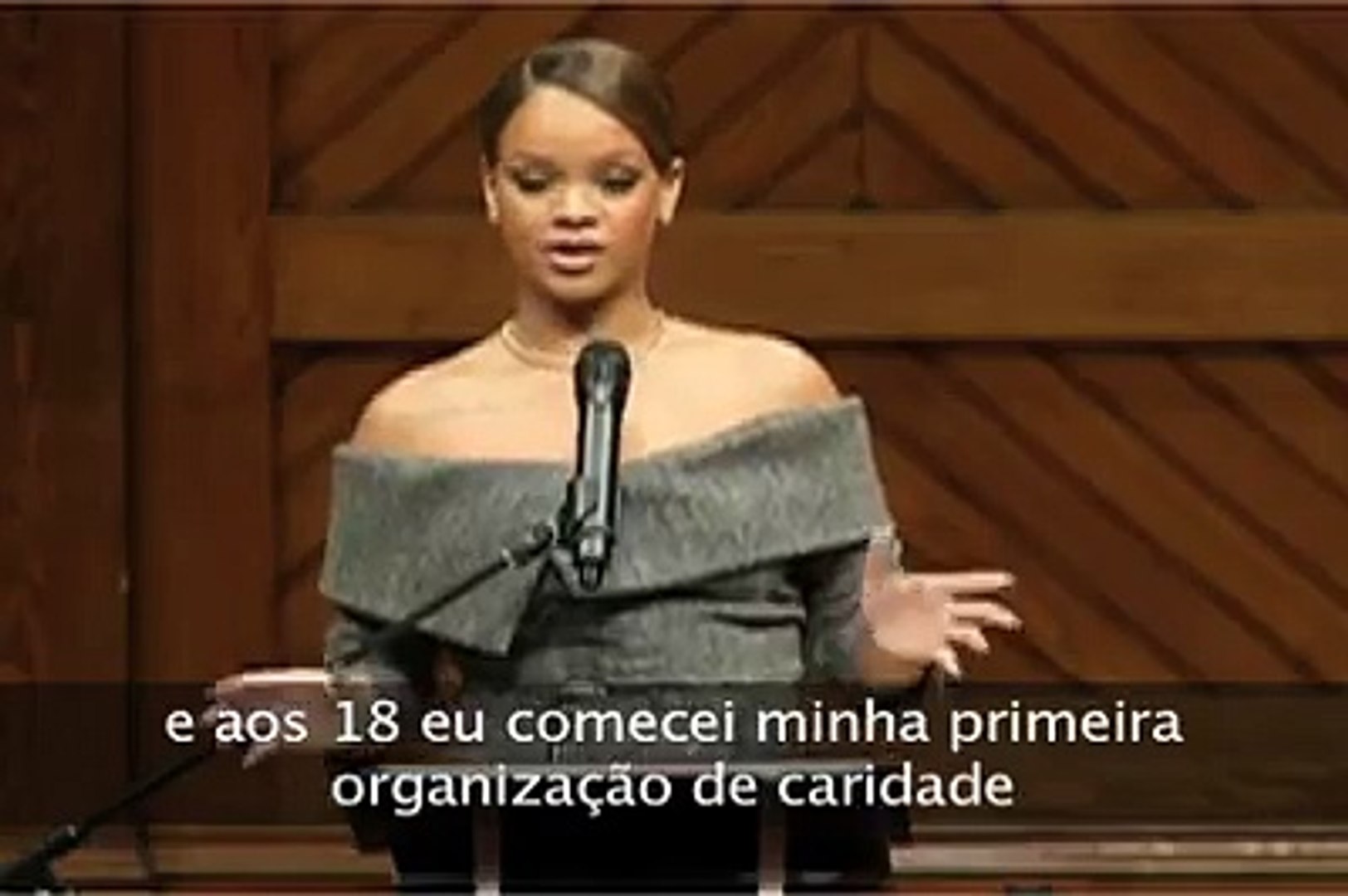 ⁣Watch Rihanna Receive Harvard University's 2017 Humanitarian Award