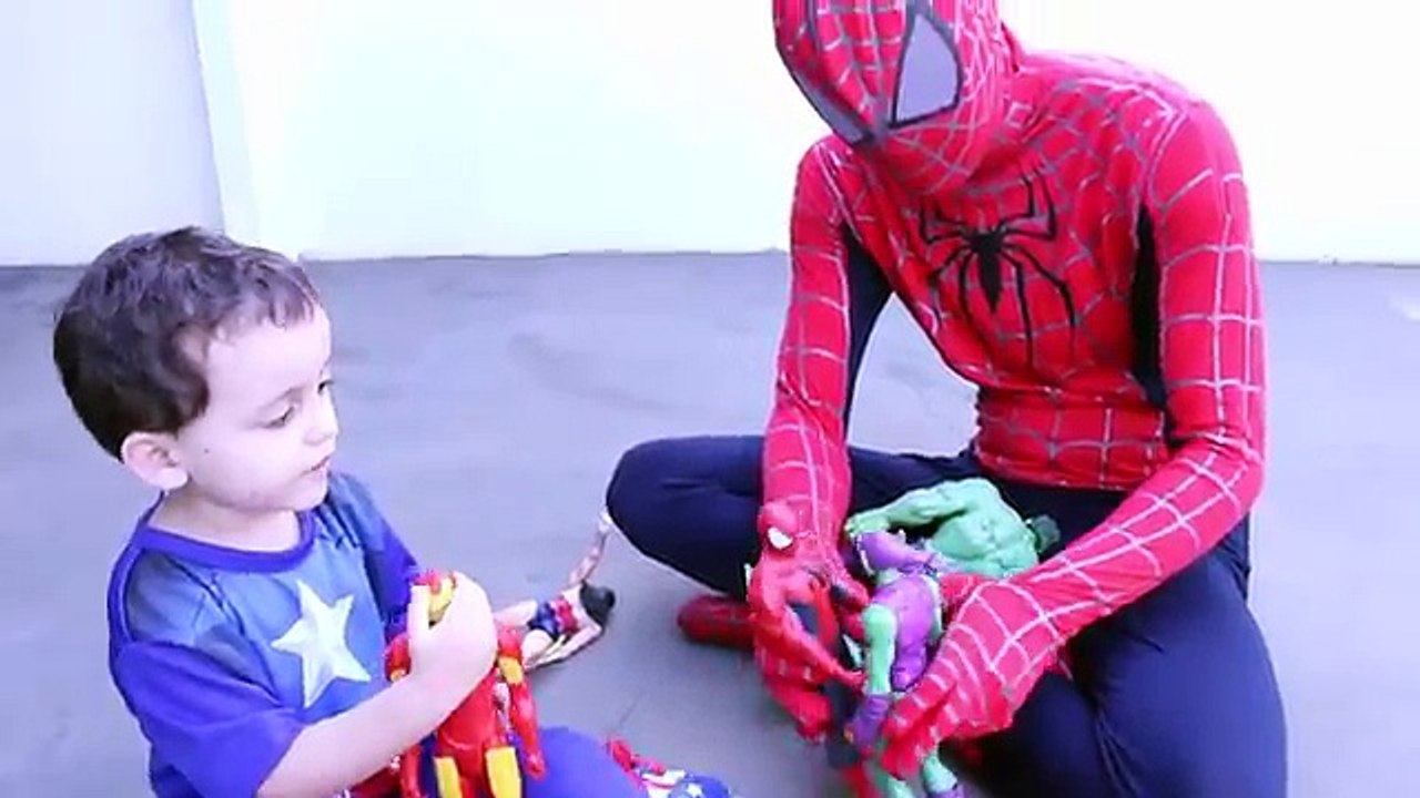 Batman & Captain America Poo Gummy Worm w/ Spiderman vs Maleficent, Candy Fun Superheroes