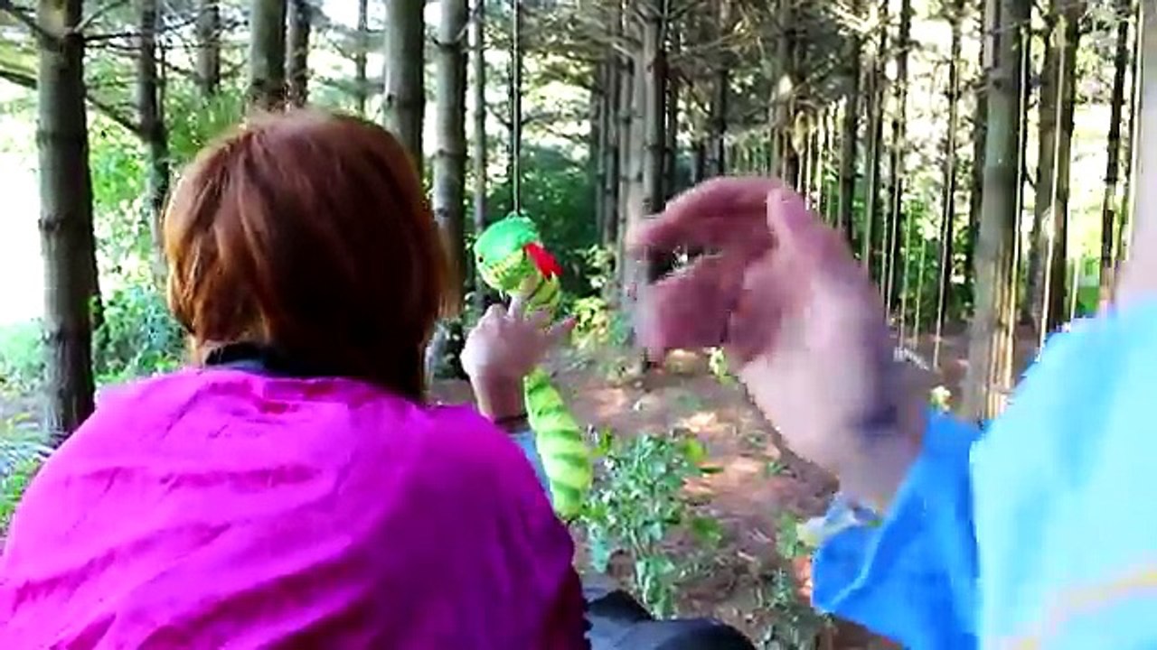 Frozen Elsa SNAKE ATTACK! w/ Spiderman Joker Pink Spidergirl Maleficent Catwoman! Superher