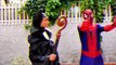 Человек-паук и замороженные Эльза против зла куклы против Малефисента смешной супергерой в реальной жизни