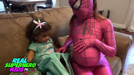 PINK SPIDERGIRL PREGNANT GIVES BIRTH TO BABY SPIDEY IN DOCTOR HOSPITAL W/ SPIDERMAN! If Yo