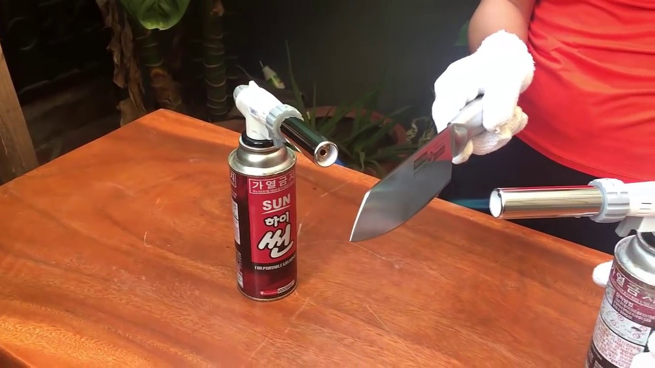 EXPERIMENT Glowing 1000 degree KNIFE