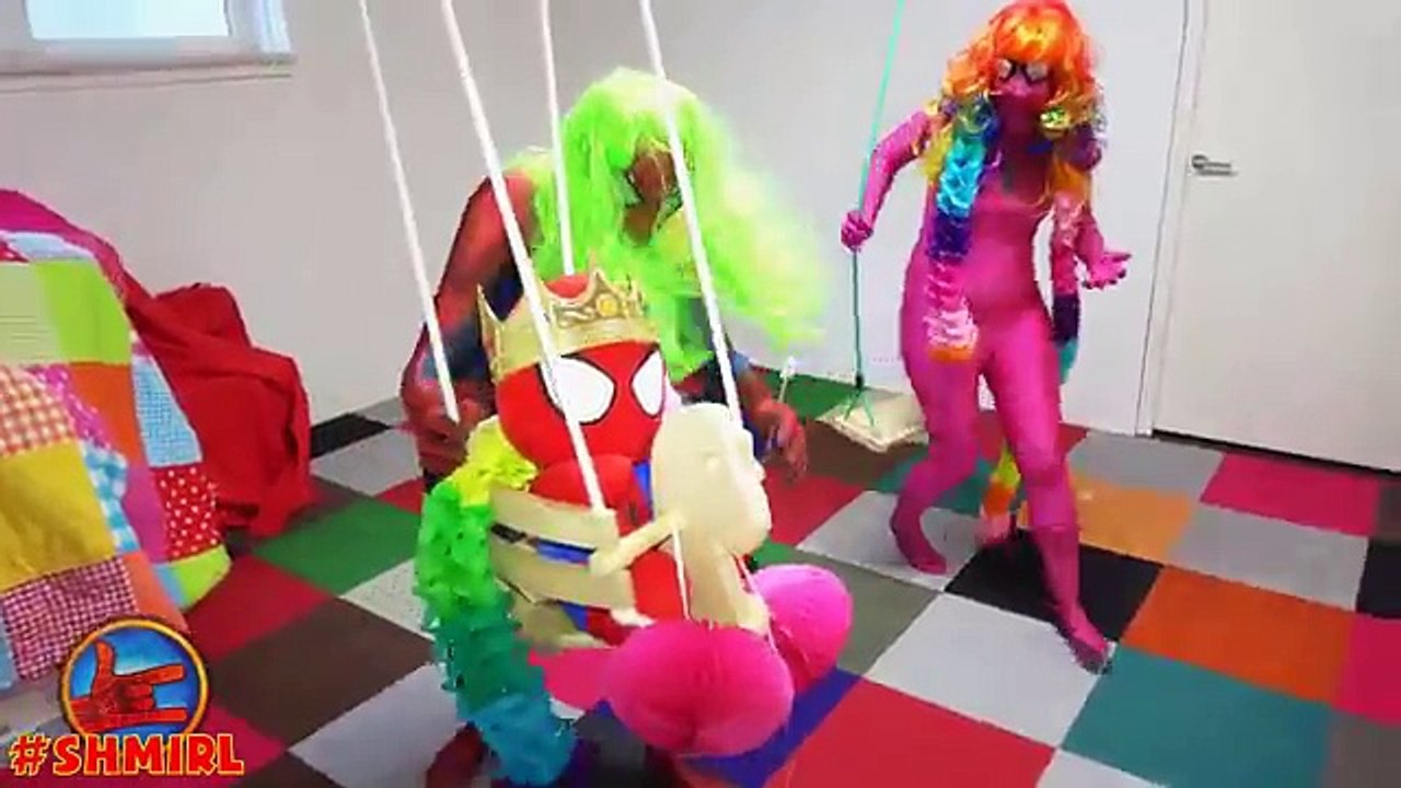 Spiderman vs ABEJAS! w/ Joker y Hulk Abejas Spiderman en la Película de Superhéroes de la Vida Real SHMIR