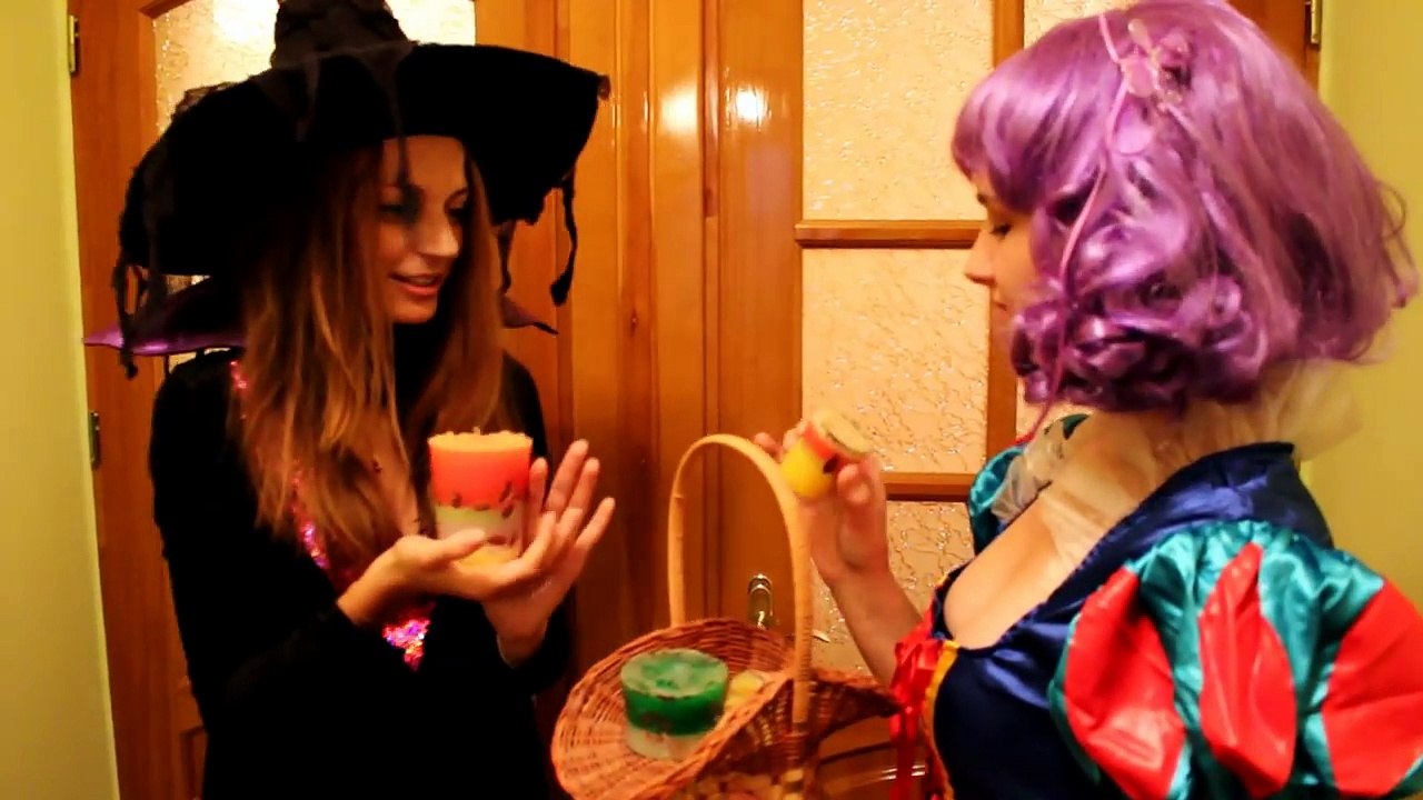 Superman Kissing Rapunzel! /w Evil Elsa with scissors - Funny Superhero Movie in Real Life