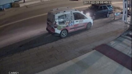 Acemi Hırsız Kendini Yaralamak Pahasına Girdiği Dükkandan Eli Boş Döndü... O Anlar Kamerada