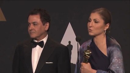 فوز المخرج الإيراني أصغر فرهادي بجائزة الأوسكار