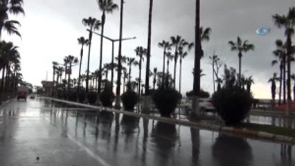 Sağanak Yağış Mersin'i Etkisi Altına Aldı