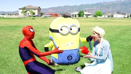 Frozen Elsa vs Superman! Elsa steps on superman w/ Frozen Anna & Spiderman Vs Joker Superh