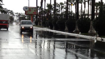 Mersin'de Eğitime Yağış Engeli