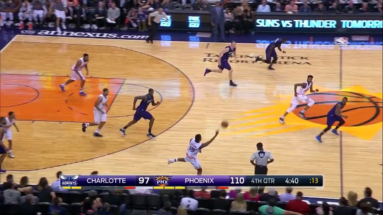 Quand Leandro Barbosa célèbre un panier un peu trop tôt...