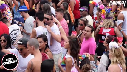 Bruna Marquezine se divierte en el Carnaval de Río de Janeiro