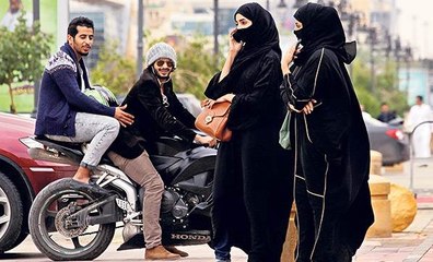 Dünyanın En Sıradışı Yaşamı : Arabistanlı Kadınlar