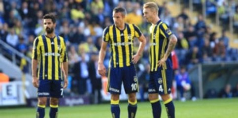 Şok Karar! Kjaer ve Van Persie Gidiyor!