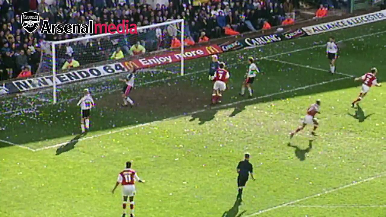 1- Il y a 15 ans, Dennis Bergkamp inscrivait un but de légende face à Newcastle