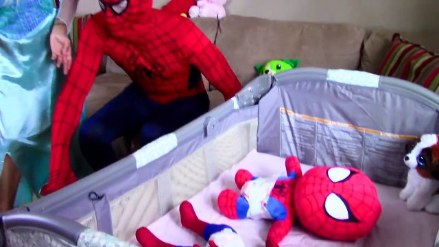 Spiderman Frozen Elsa w/ Twin Mermaid Spiderbabies? Elsa gives birth to twin babies Superh