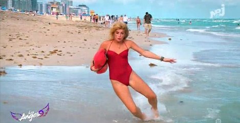 Les Anges 9 : Mélanie se ridiculise en faisant une grosse chute (vidéo)