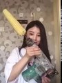 FAIL ➜ Une fille mange du Maïs avec une perceuse - YouTube