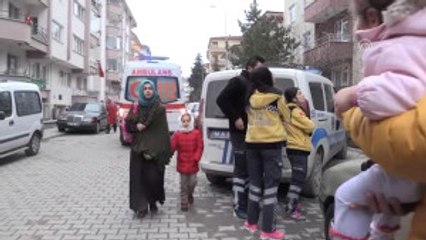 Darp Edildiği Iddia Edilen Hamile Kadın Itfaiye Ekiplerince Evinin Camından Çıkartıldı