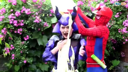 Joker Elsa Secuestra A Spiderman! w/ Spiderbaby, Bad Baby Joker bebé, Congelado Elsa, blanco como la nieve,
