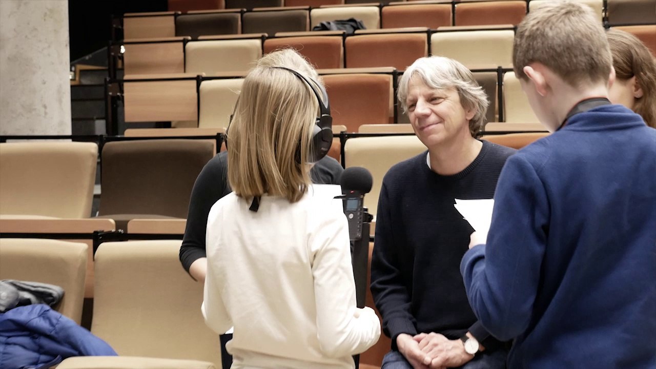 Andreas Dresen im Interview mit den Reportern der Kinderfilmuniversität Babelsberg