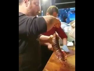 Hunharca Kokoreç Yiyen Adam