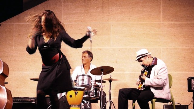 Sway de Dean Martin interprétée par le groupe Les Zah Zuh