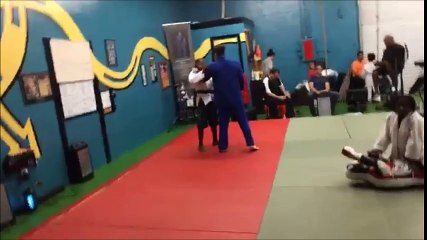 Judo Coach Bullies Six Year Old / 柔道の指導者は6歳のいじめをする