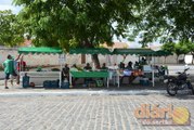 Feira com produtos orgânicos de assentados atrai clientes em Cajazeiras-PB