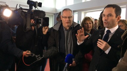 Sacrilège! Benoît Hamon "traite"