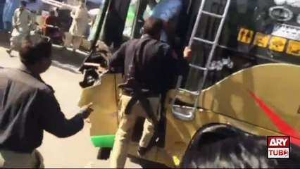 Footage of a horrible bus accident in Karachi