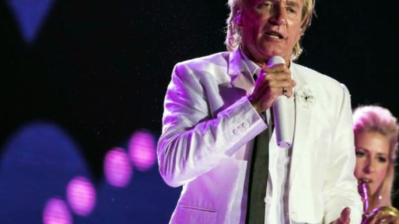Rod Stewart clarifies 'mock execution' video -- Rod Stewart Mocks ISIS Beheading in Desert