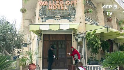 Banksy ouvre un «hôtel» à l'ombre du mur en Cisjordanie