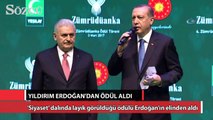 Yıldırım, ödülünü Erdoğan’ın elinden aldı