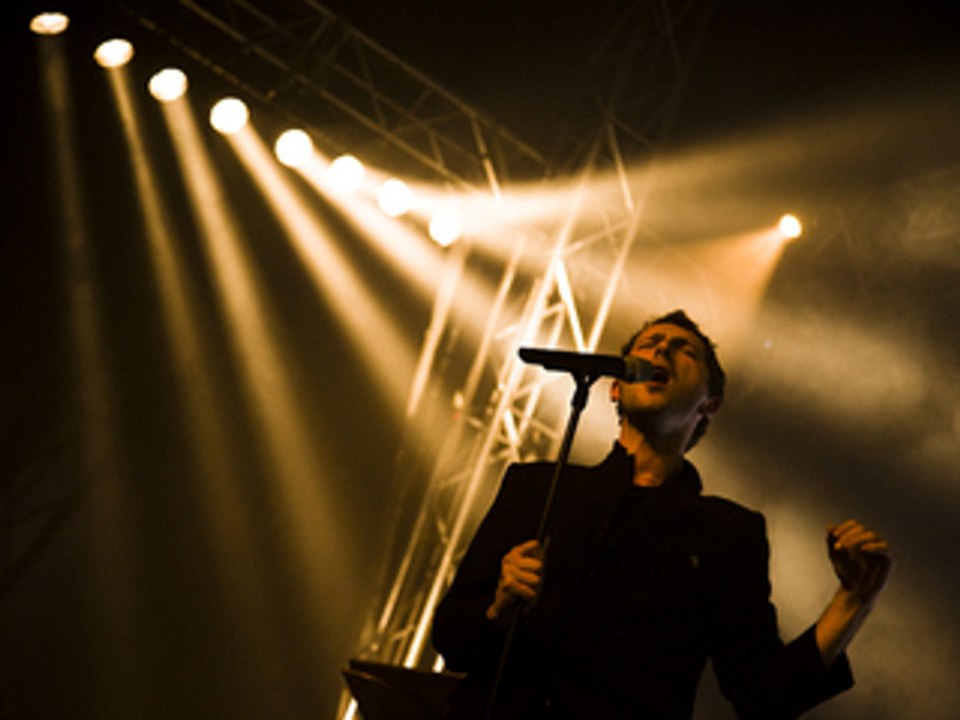 #13 AaRON - Famous Blue Raincoat