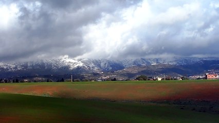 Clouds and snow on the mountain. غيوم على الجبل