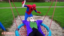 Розовый Человек-паук похитил Человек-Паук в любви! Предложение Руки И Сердца Супергерой В Реальной Жизни