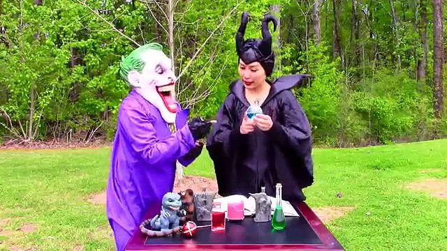 Spiderman Arrested! Catwoman & Snow White vs Spiderman Superheroes in real life