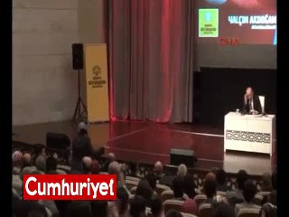 Yalçın Akdoğan'a AKP'li kadından 'Kürdistan bayrağı' protestosu