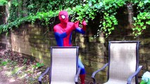 Человек-паук и замороженные Эльза против полиции арестован Человек-Паук в реальной жизни ж Джокер и Супермен Вечерять