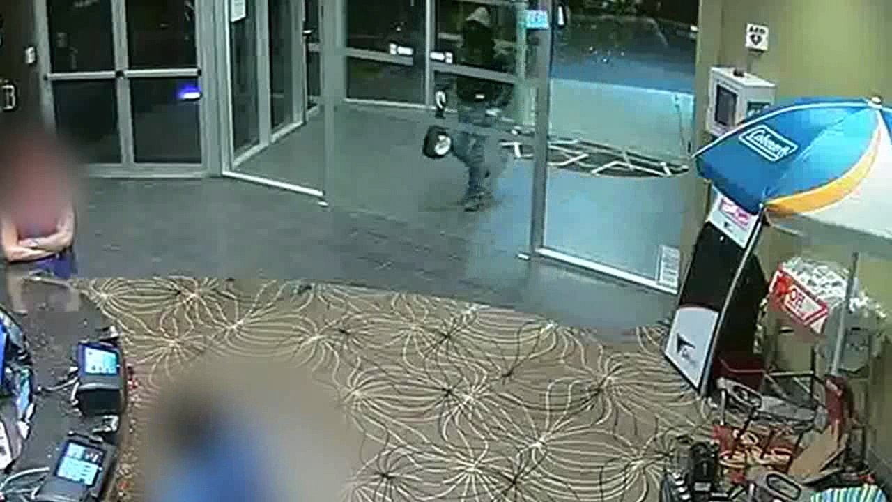 CCTV Release Burglary In Club Caught on Tape | CCTV Footage 2017