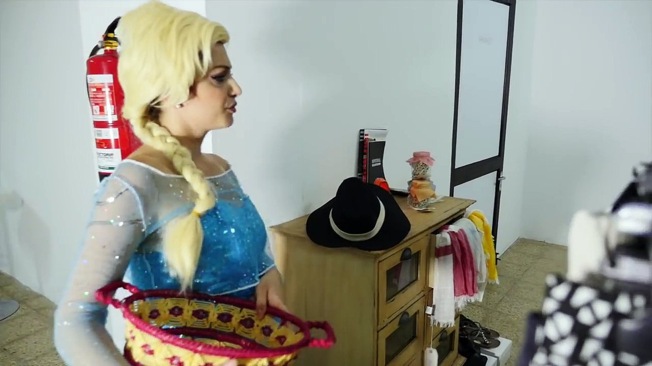 Frozen Elsa Pizza Attack! Spiderman vs Kinder Surprise Eggs w Maleficent Superheroes IRL