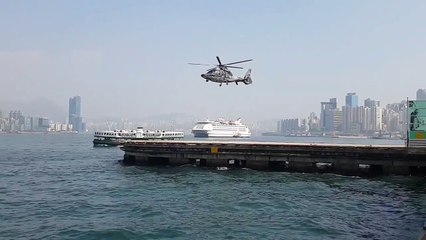 On a l'impression que les pales de cet hélicoptère sont immobile!