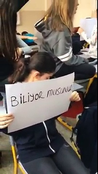 ‪Kartal Mahmut Kemal İnal Ortaokulu öğrencileri, yetimlere dikkat çekmek maksadıyla bir video çalışması yaptı.‬