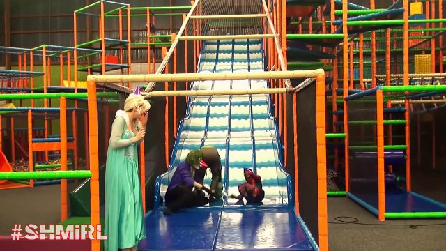 Беременных Человек-паук, как замороженные Эльза беременна SpiderElsa и Spiderbaby смешные супергероев в