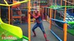 ЧЕЛОВЕК ПАУК КАКАШКИ РАЗНОЦВЕТНЫЕ ШАРИКИ! Человек-паук радуги цветные шарики смешной фильм супергерой в р