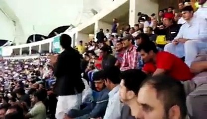 Stadium mai Go Nawaz Go k naray